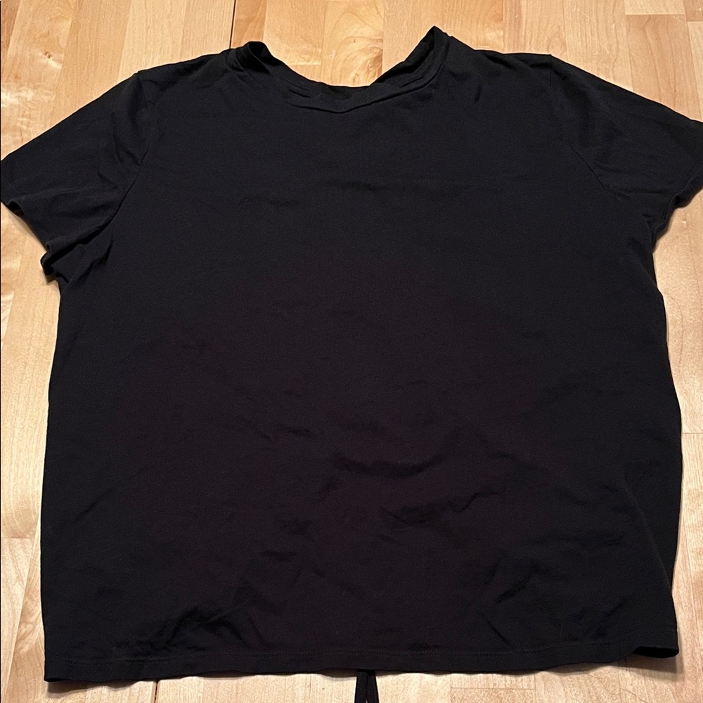 All in Motion workout tee with ruching up the back Size L